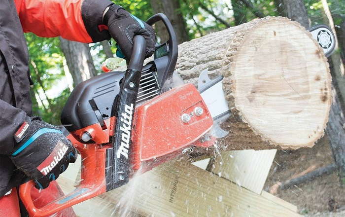 What to Look for When Buying a Professional Chainsaw
