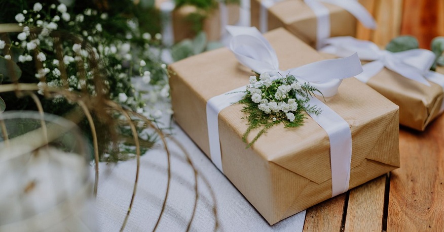 How To Find The Perfect Wedding Gifts That Reflect The Couple’s Love Story