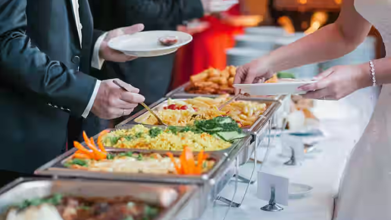 Make Outdoor Catering Easy and Fun with These Smart Tips